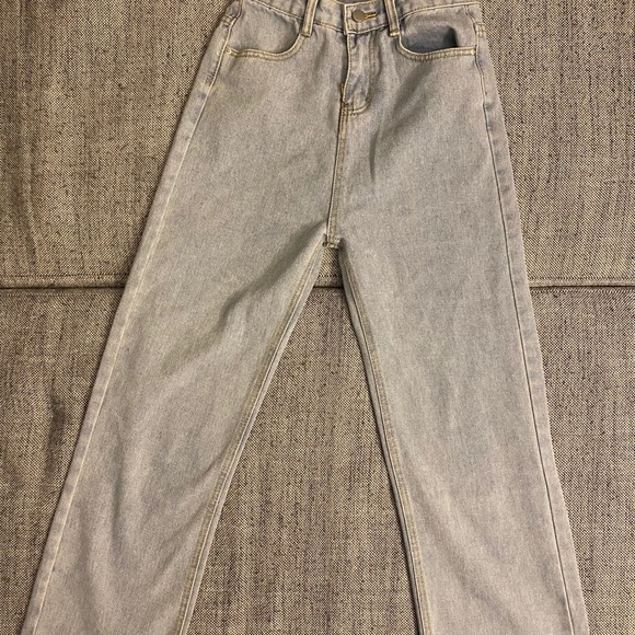 SHEIN LIGHT WASH JEANS - Picture 2 of 3